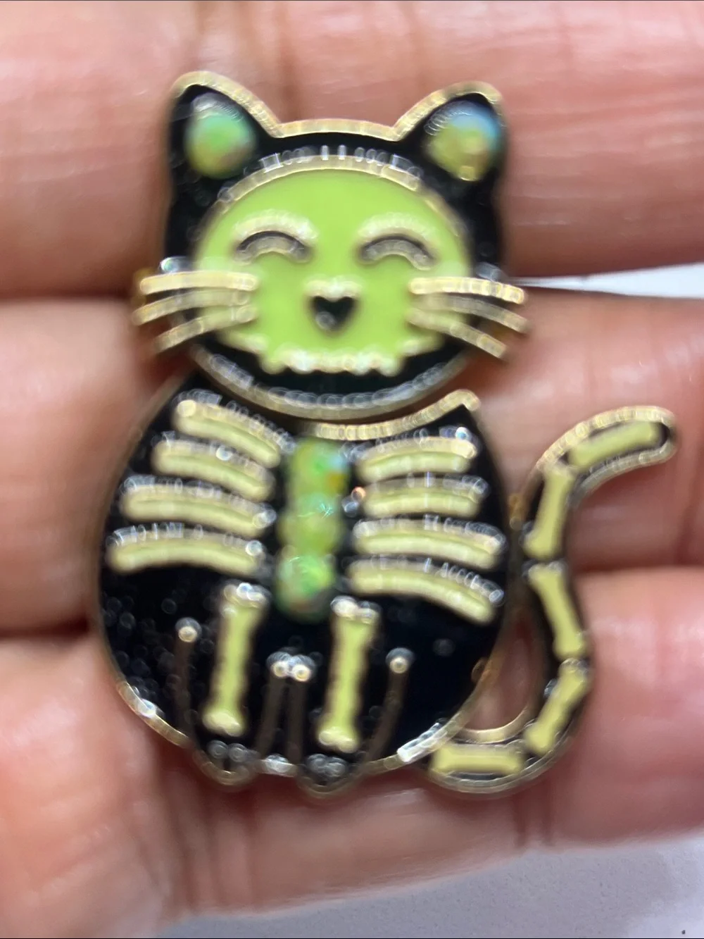 Green & Black Cat Medal Brooch - Decorative Pet-Themed Accessory Hand Crafted